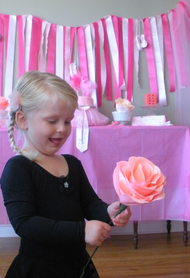 Easy Giant Paper Flowers Making  Giant paper flowers for birthday