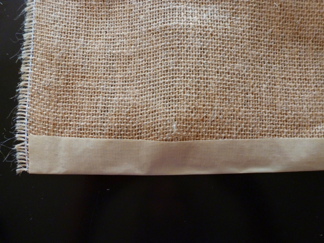 burlap-table-runner how-to-make-a-table-runner