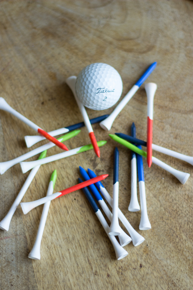 Paint golf tees for a Father's Day gift idea! #fathersdaygift #golf