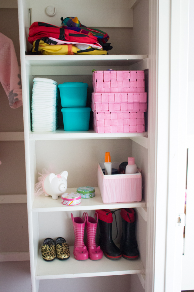 https://designimprovised.com/wp-content/uploads/2013/07/Kids-Closets-2.jpg