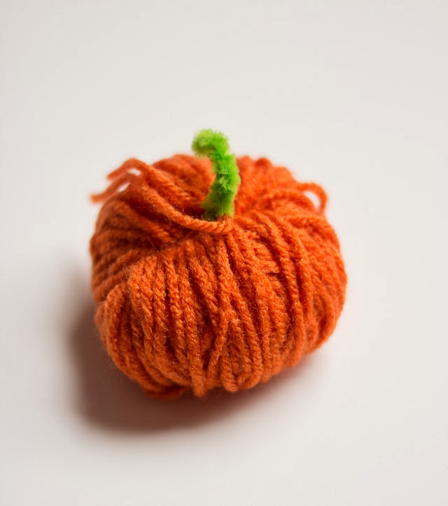 A completed yarn pumpkin