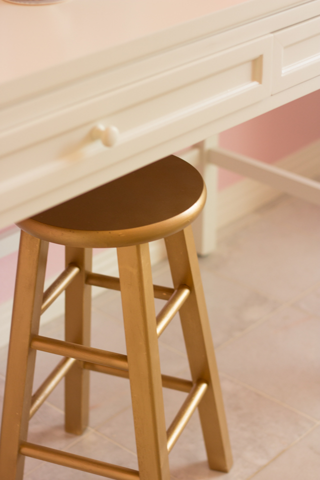 gold-stool