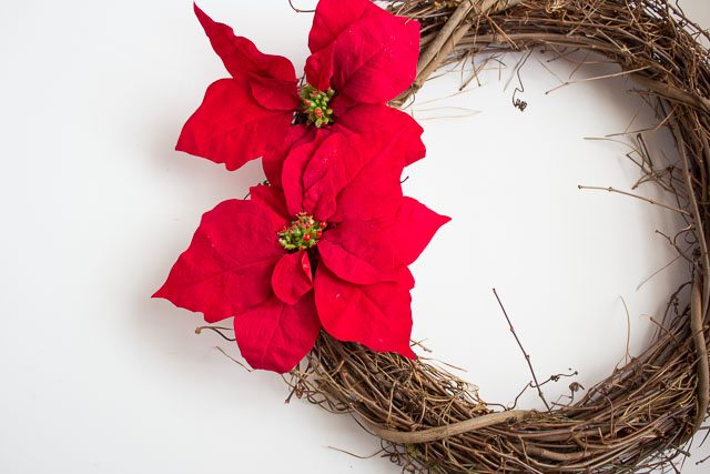 Making a poinsettia wreath