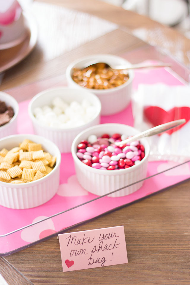 Simple and sweet ideas for a kids' Valentine's Day party!