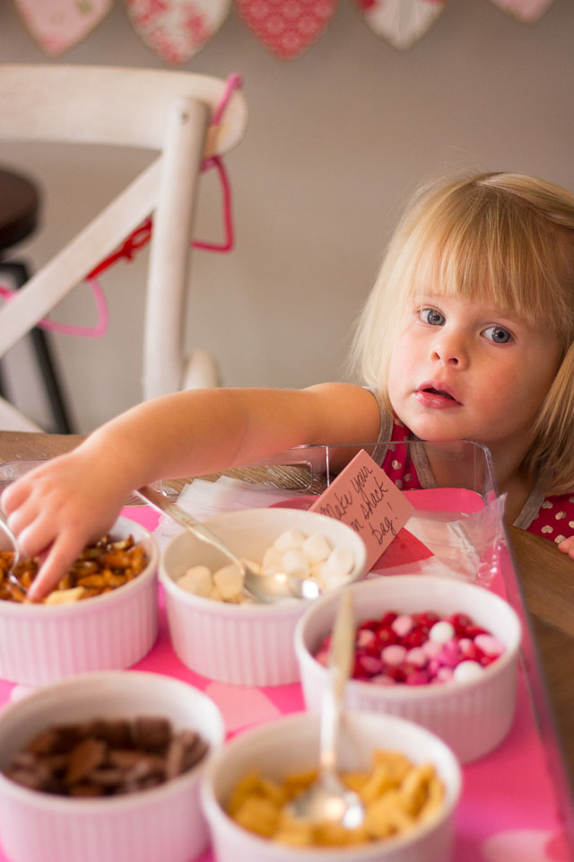 Simple and sweet ideas for a kids' Valentine's Day party!