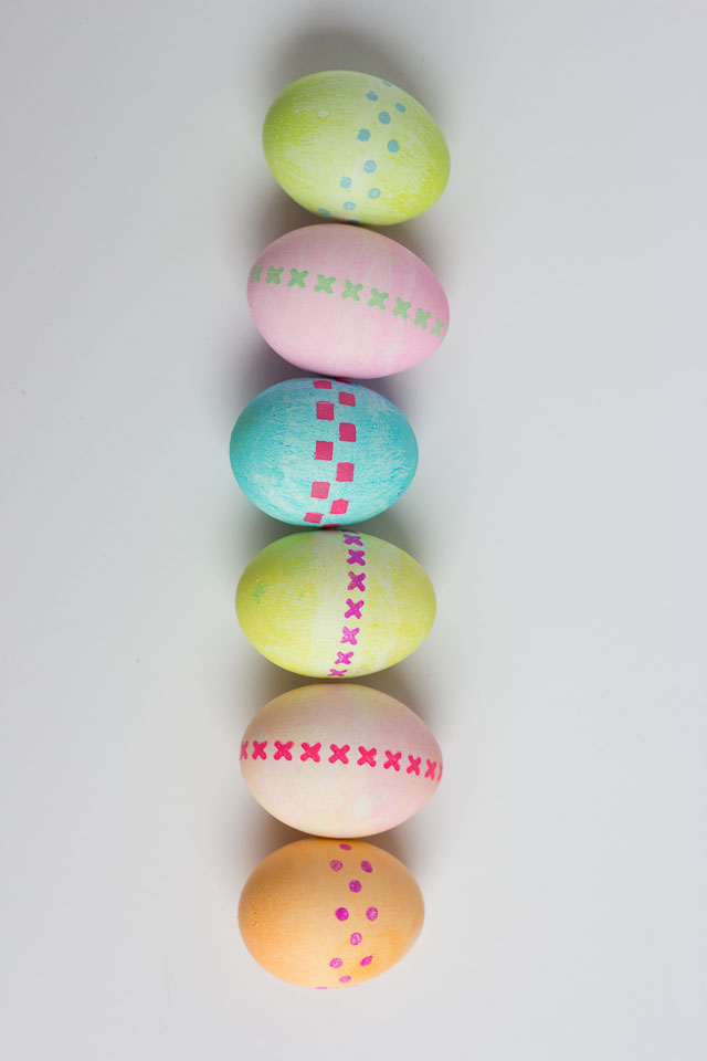 Simple stenciled Easter egg decorating idea