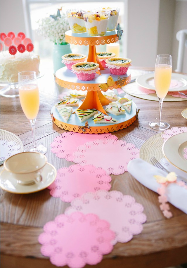 Mother's Day Brunch Table Setting Ideas & Tablescape Decorations