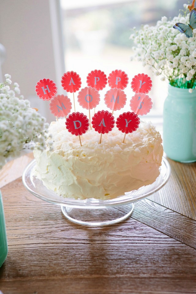 The easiest coconut cake for Mother's Day