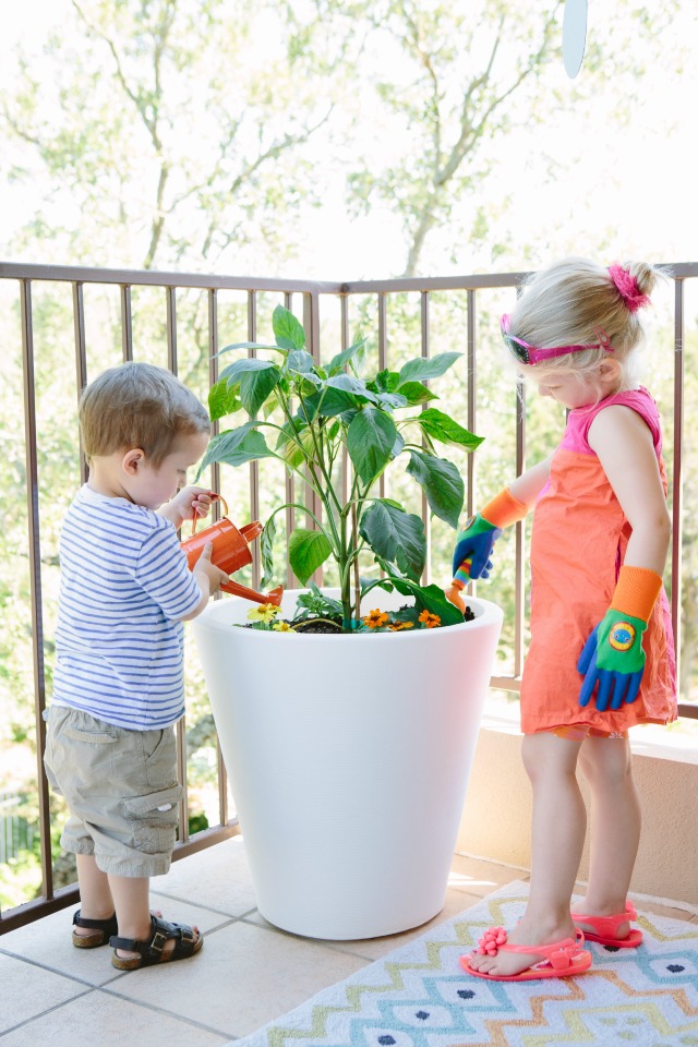 Fun outdoor kids patio decor #kidsdecor #patiodecor #outdoordecor