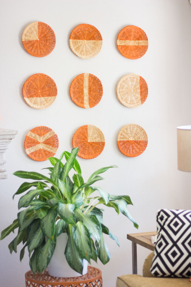 Turn thrift store baskets into wall art #basketart #basketwallart #thriftstoremakeovers