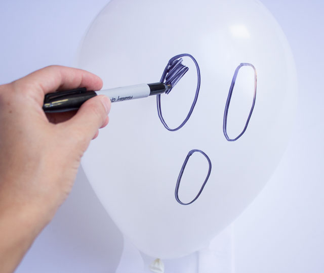 DIY Halloween Ghost Balloons