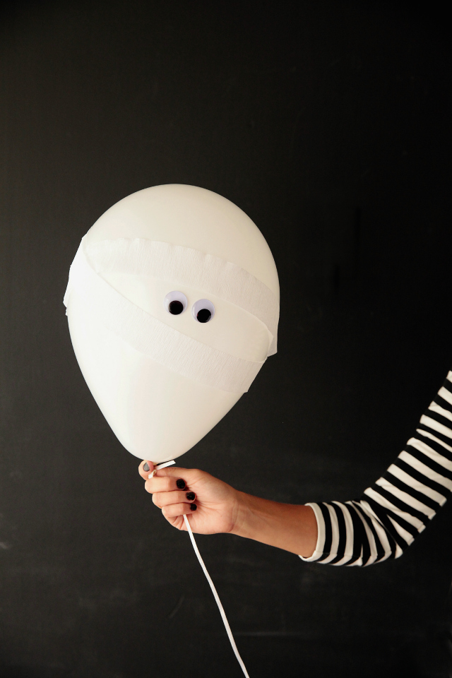 Halloween Mummy Balloons! || Design Improvised blog