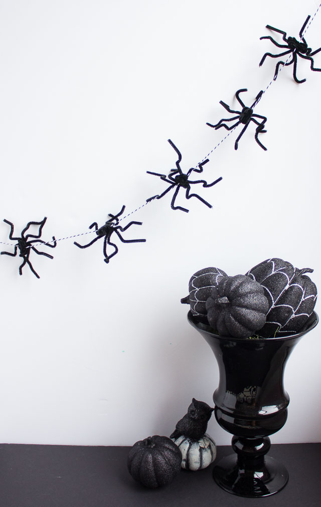 Pipe cleaners were meant to be spiders! Use them to whip of this simple Halloween spider garland in minutes. http://designimprovised.com