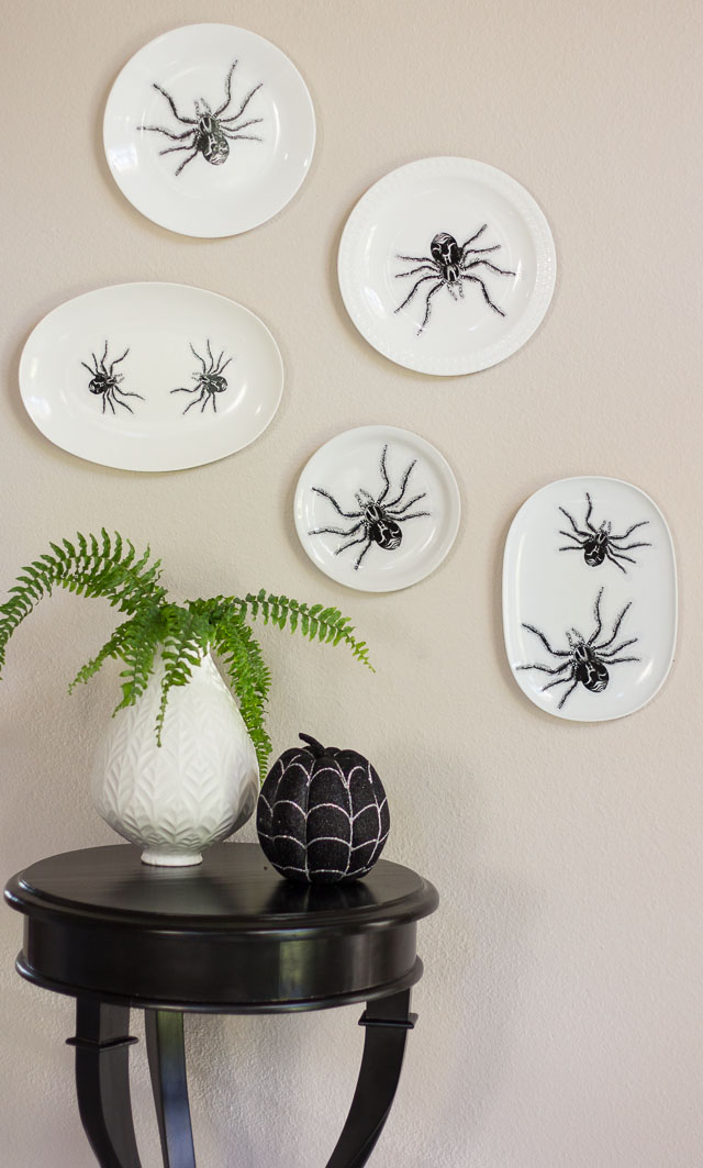 Transform mismatched plates from the thrift store into creepy crawly Halloween wall decor in minutes! http://designimprovised.com