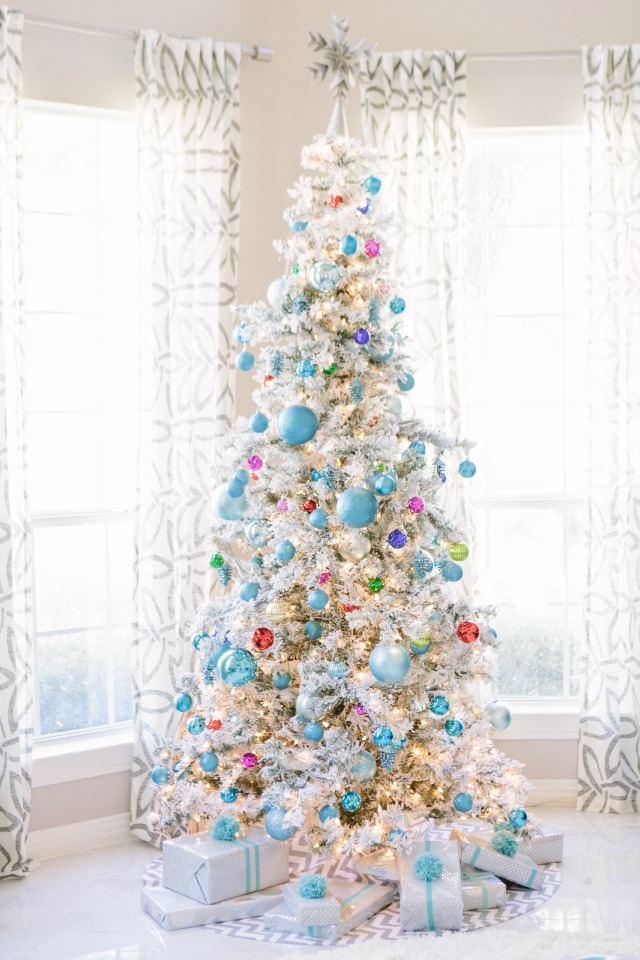 Jewel tone Christmas tree decor ideas #christmastree #christmasdecor