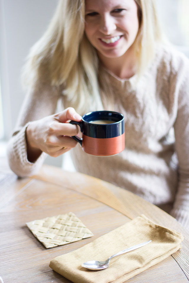 DIY Metallic dipped coffee mugs! || http://www.designimprovised.com