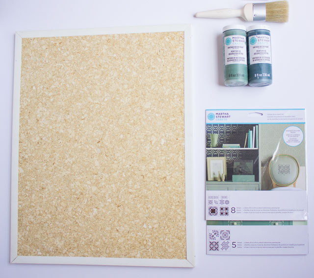 How to stencil a cork bulletin board || http://www.designimprovised.com