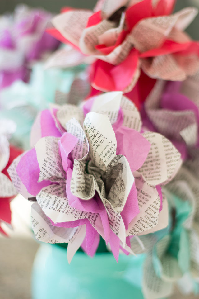 Turn old encyclopedia pages into these gorgeous flowers! A great thrift store project