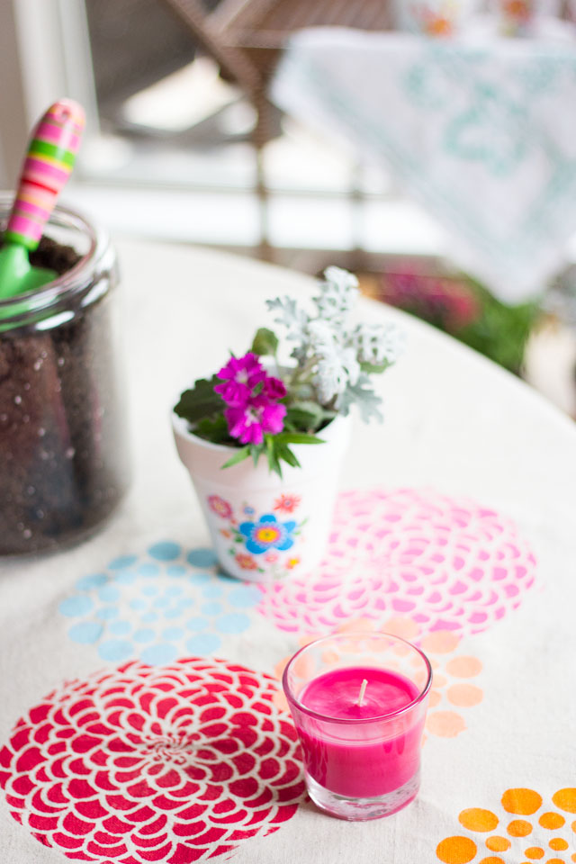 Invite your friends over to plant their first flowers of the spring season by holding a potting party! #feelglade