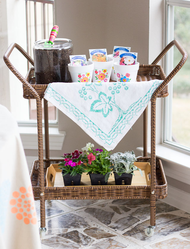 Invite your friends over to plant their first flowers of the spring season by holding a potting party! #feelglade