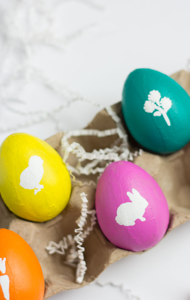 Stenciled Easter Eggs - use Martha Stewart adhesive stencils to create these super sweet Easter eggs!