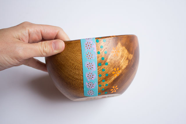 Thrifty DIY: Painted Wood Bowls