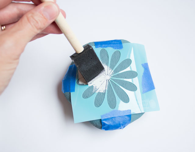 how to stencil rocks