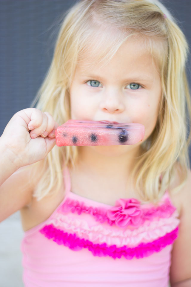 These watermelon popsicles are the yummiest way to use leftover watermelon! watermelon blueberry popsicles