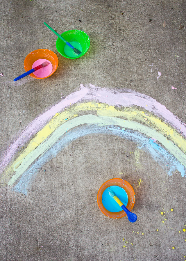 Simple homemade sidewalk chalk paint! How to make sidewalk paint