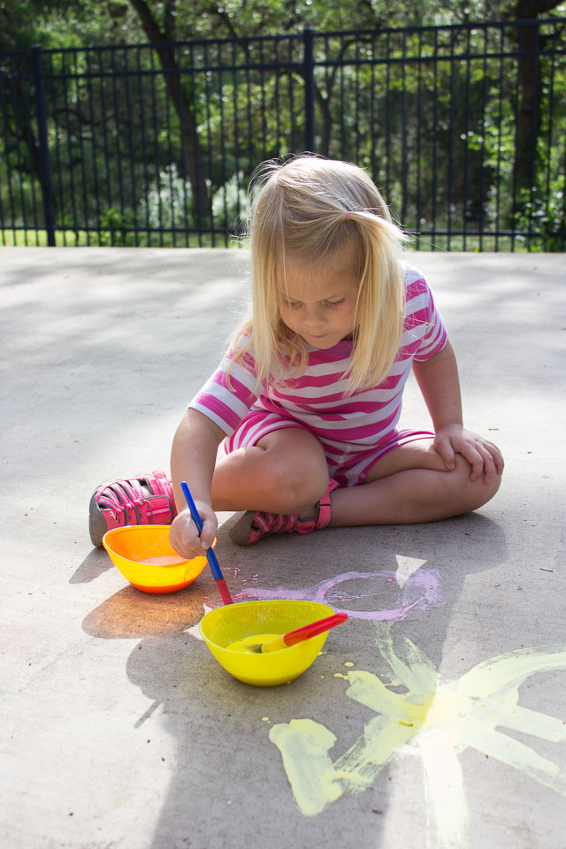 Make your own sidewalk paint with 3 simple ingredients! 3 ingredient sidewalk chalk paint