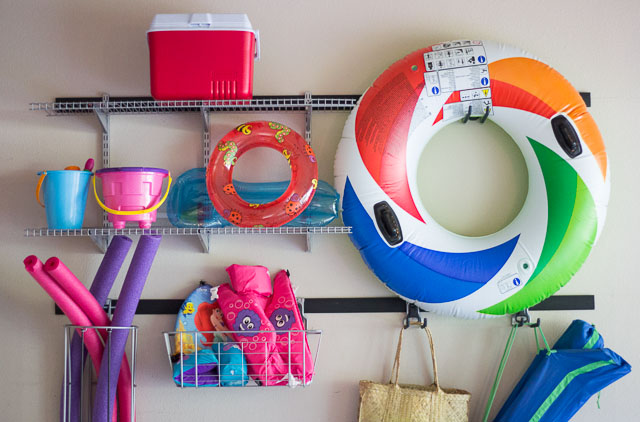 Garage organization with Rubbermaid FastTrack