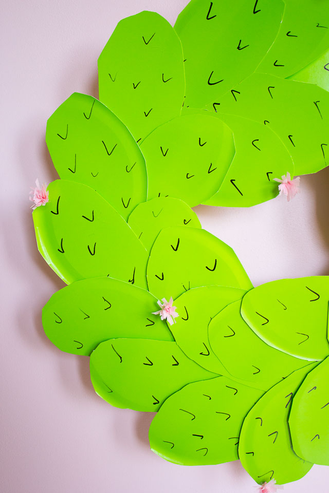 Make this prickly pear cactus wreath from paper plates!