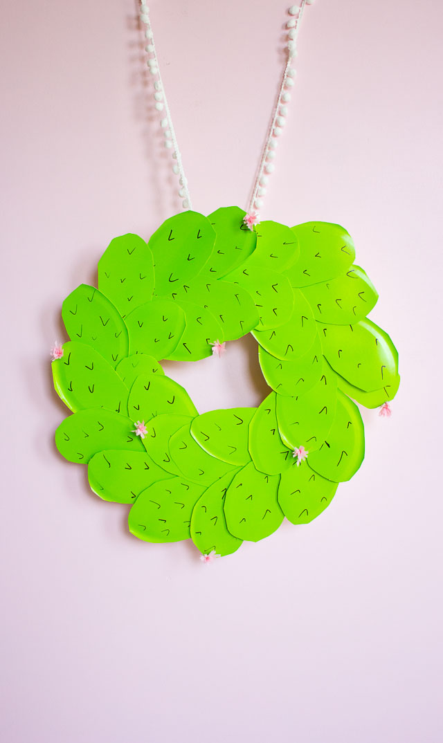 DIY prickly pear wreath made from paper plates!