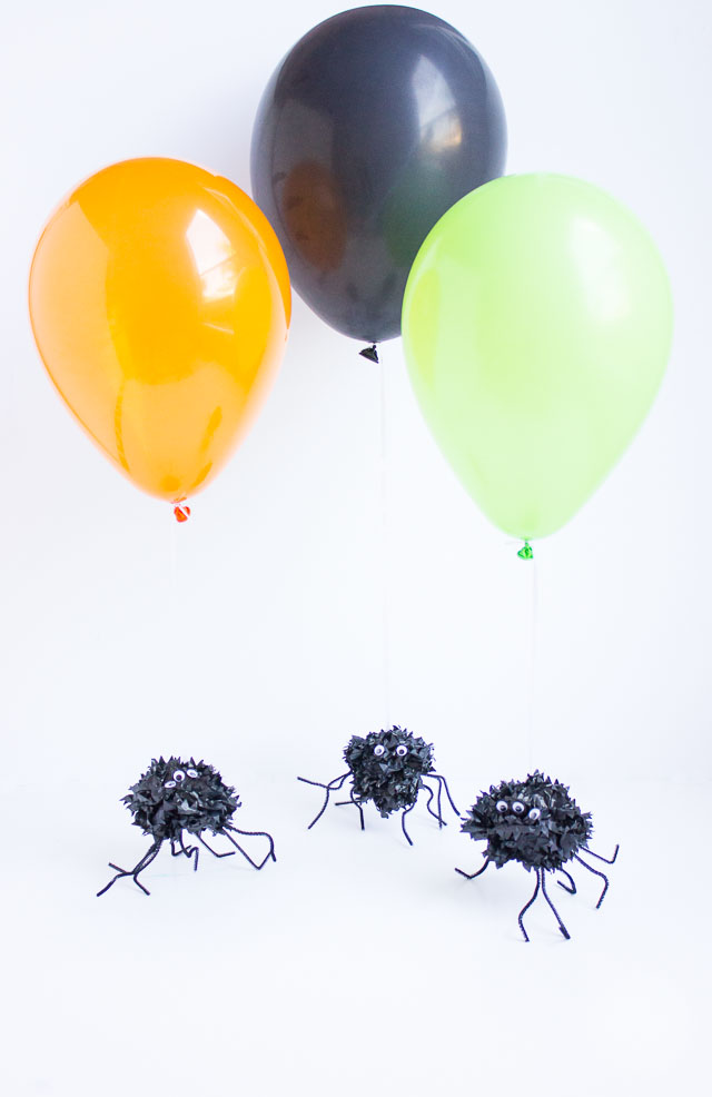 Halloween pom-pom spider balloons