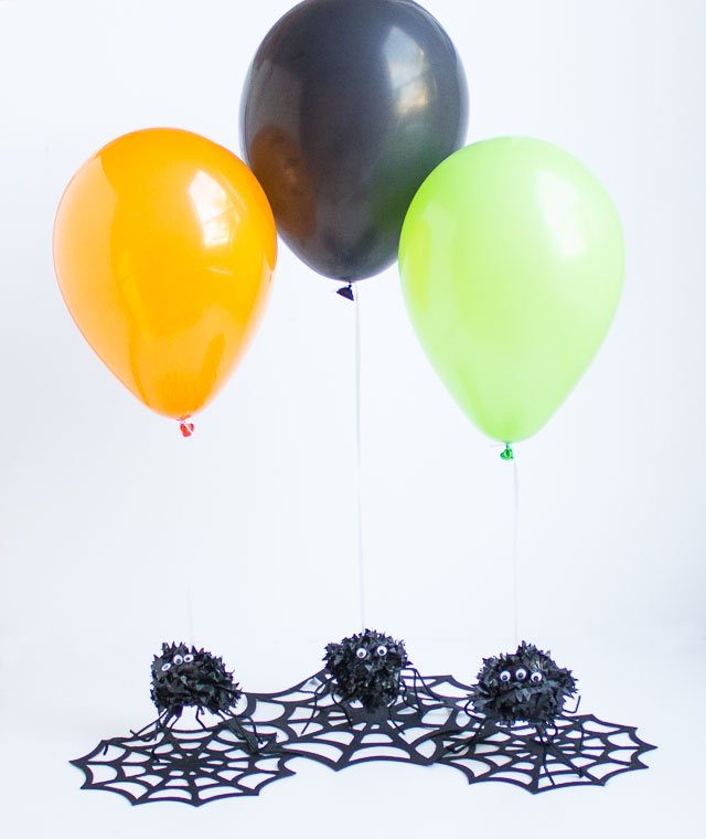 Halloween pom-pom spider balloons