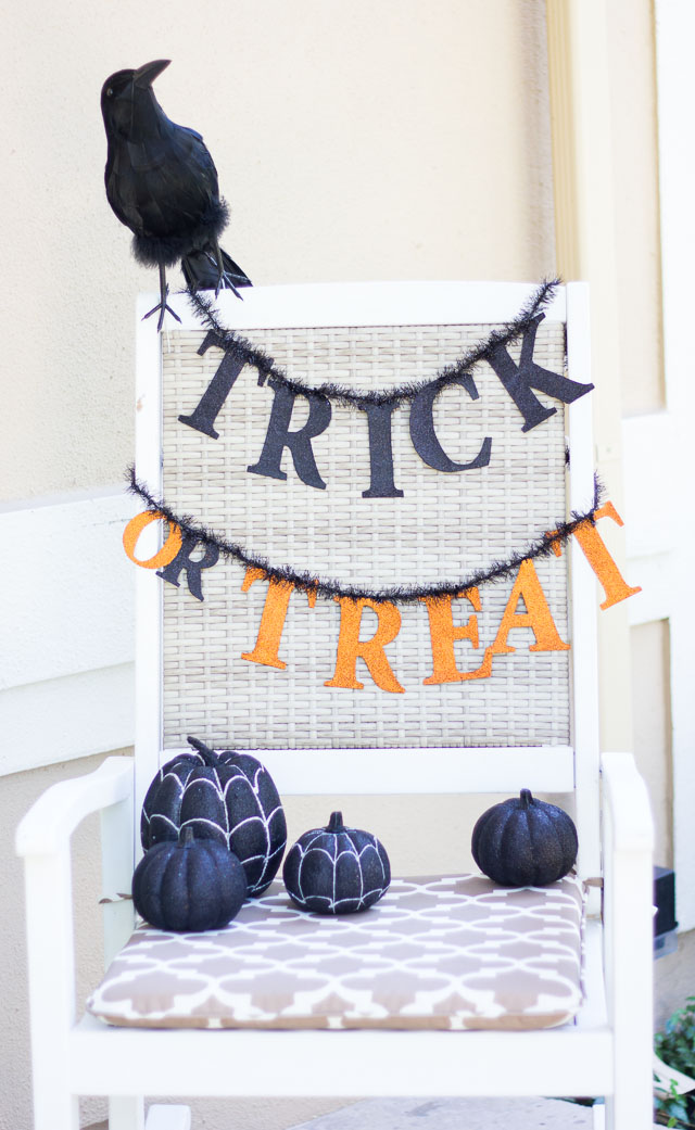 5 Steps to a Spooky Halloween Front Porch!