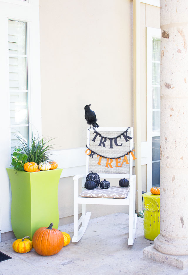 5 Steps to a Spooky Halloween Front Porch!