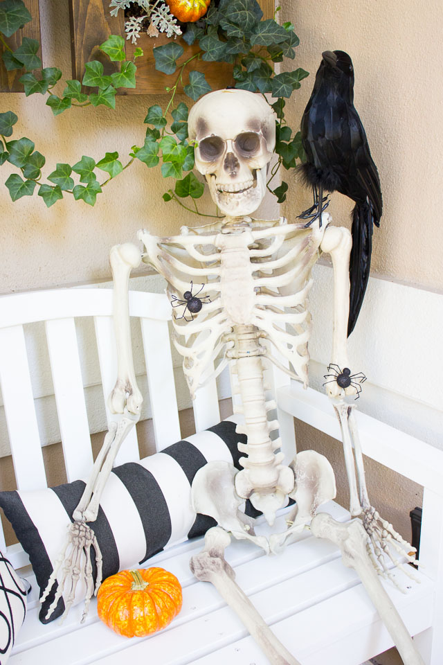 5 Steps to a Spooky Halloween Front Porch!