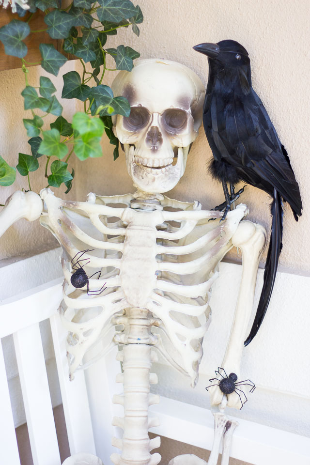 5 Steps to a Spooky Halloween Front Porch!