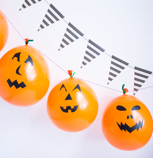 Halloween jack-o-lantern balloon garland