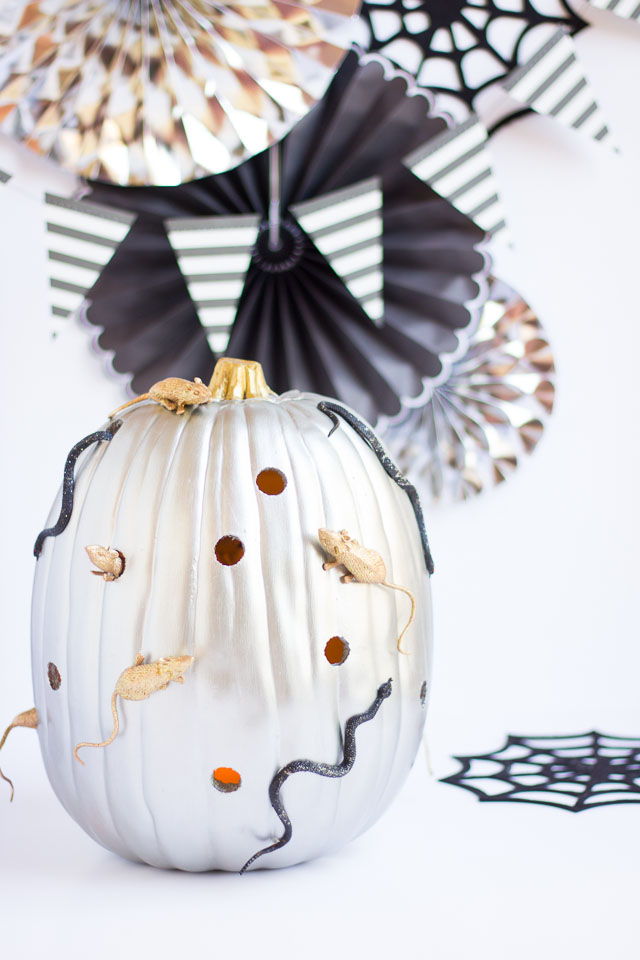 Spooky snake and mice pumpkin decorating idea!