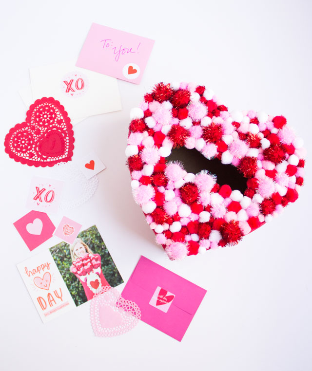 Pom-pom heart Valentine card holder Pom-pom heart Valentine card holder