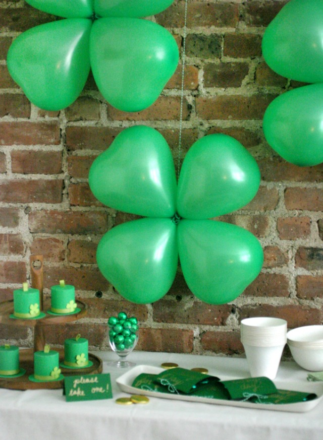 Tie 4 green heart balloons together to make shamrocks for your St. Patrick's Day party - genius!