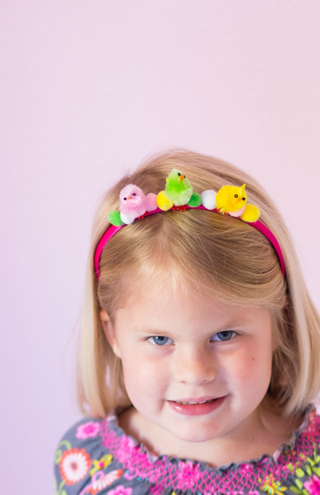 Little kids will love these baby chick headbands for Easter - the perfect accessory for an Easter party or egg hunt!