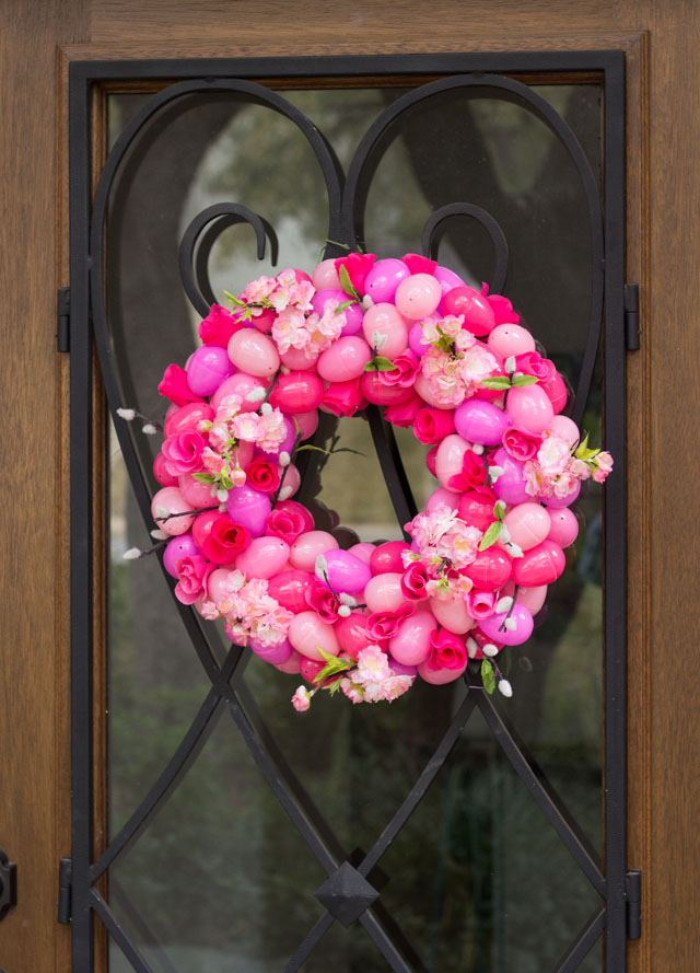 Such a beautiful DIY Easter wreath idea! I would leave this up all spring!