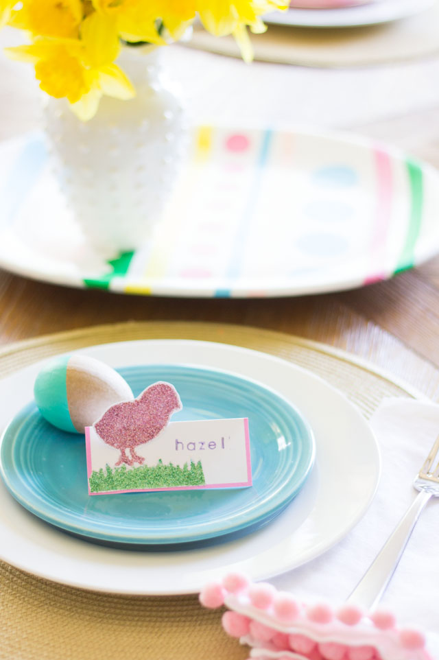Glittered baby chick place cards - perfect for an Easter brunch or a baby shower!