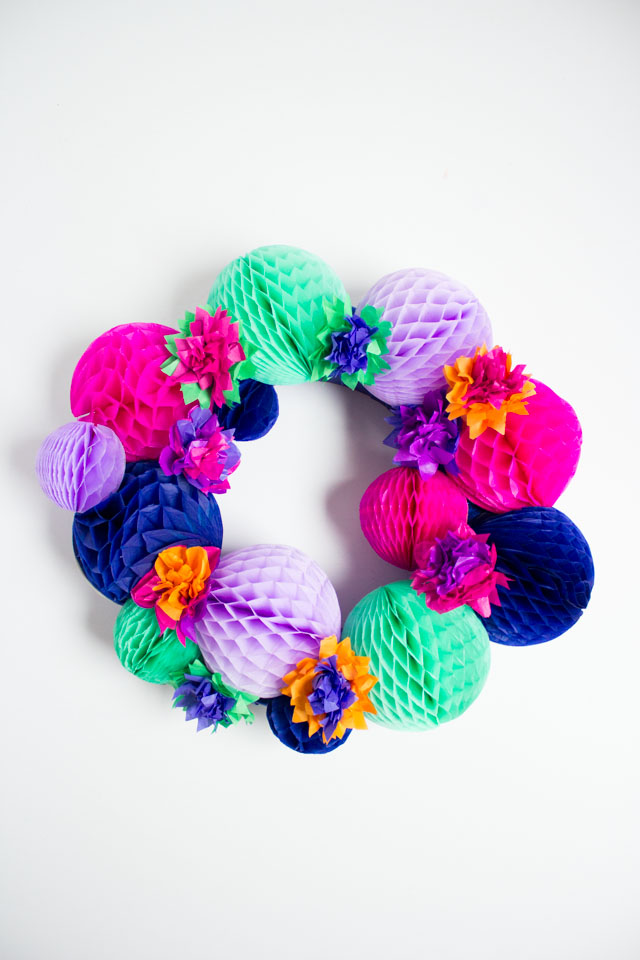 Love this colorful DIY summer honeycomb ball wreath!