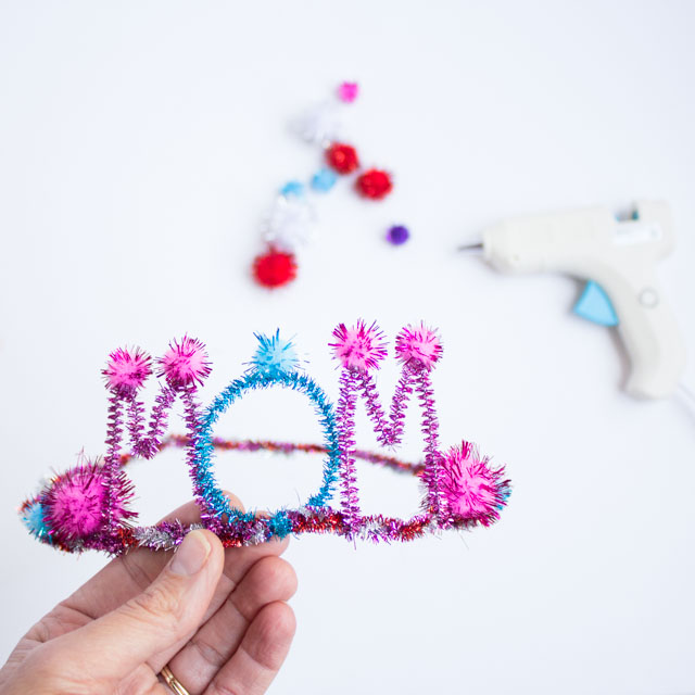 How to make a pipe cleaner crown