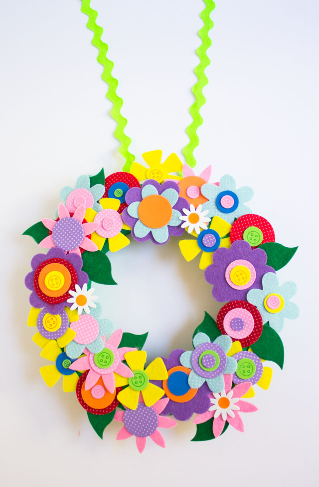 The Easiest Felt Flower Wreath!