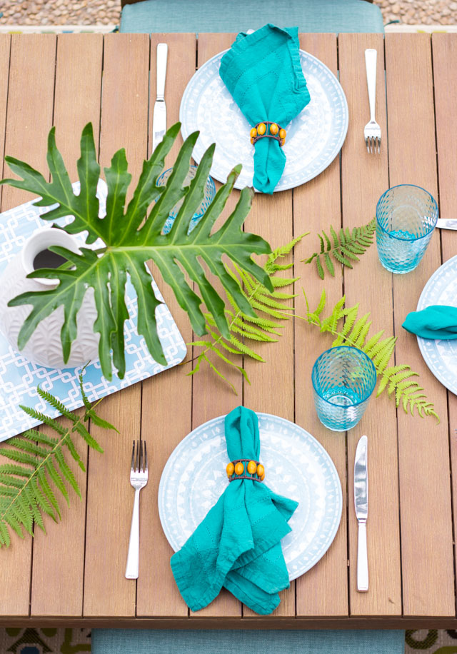 Decorate your patio table with cuttings from the backyard for a gorgeous, foraged look!
